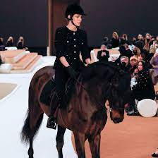 Horse-Riding-Fashion-Latest-Trends-and-Styles-for-Equestrians.